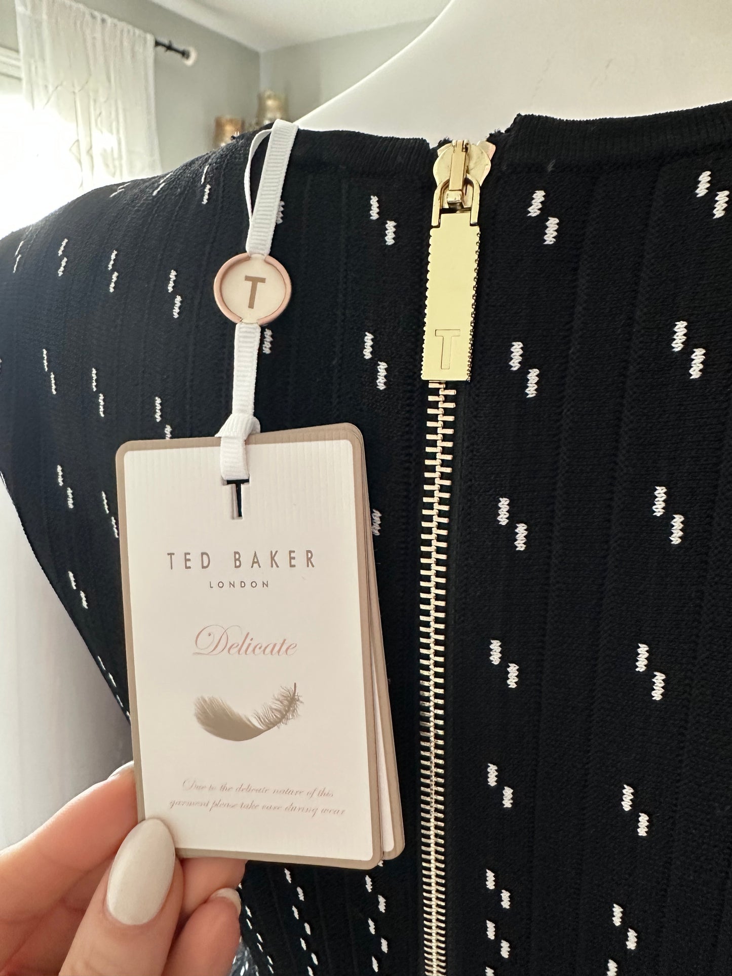 Ted Baker Caren Knit Dress – Size 2 (US 6)