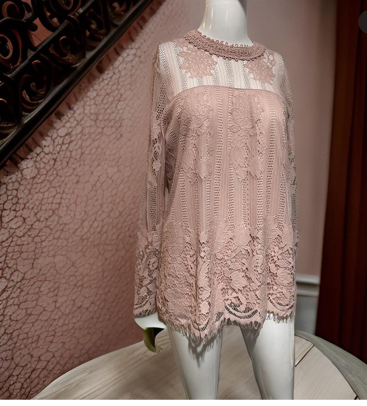 ULTRA PINK LACE TOP MEDIUM