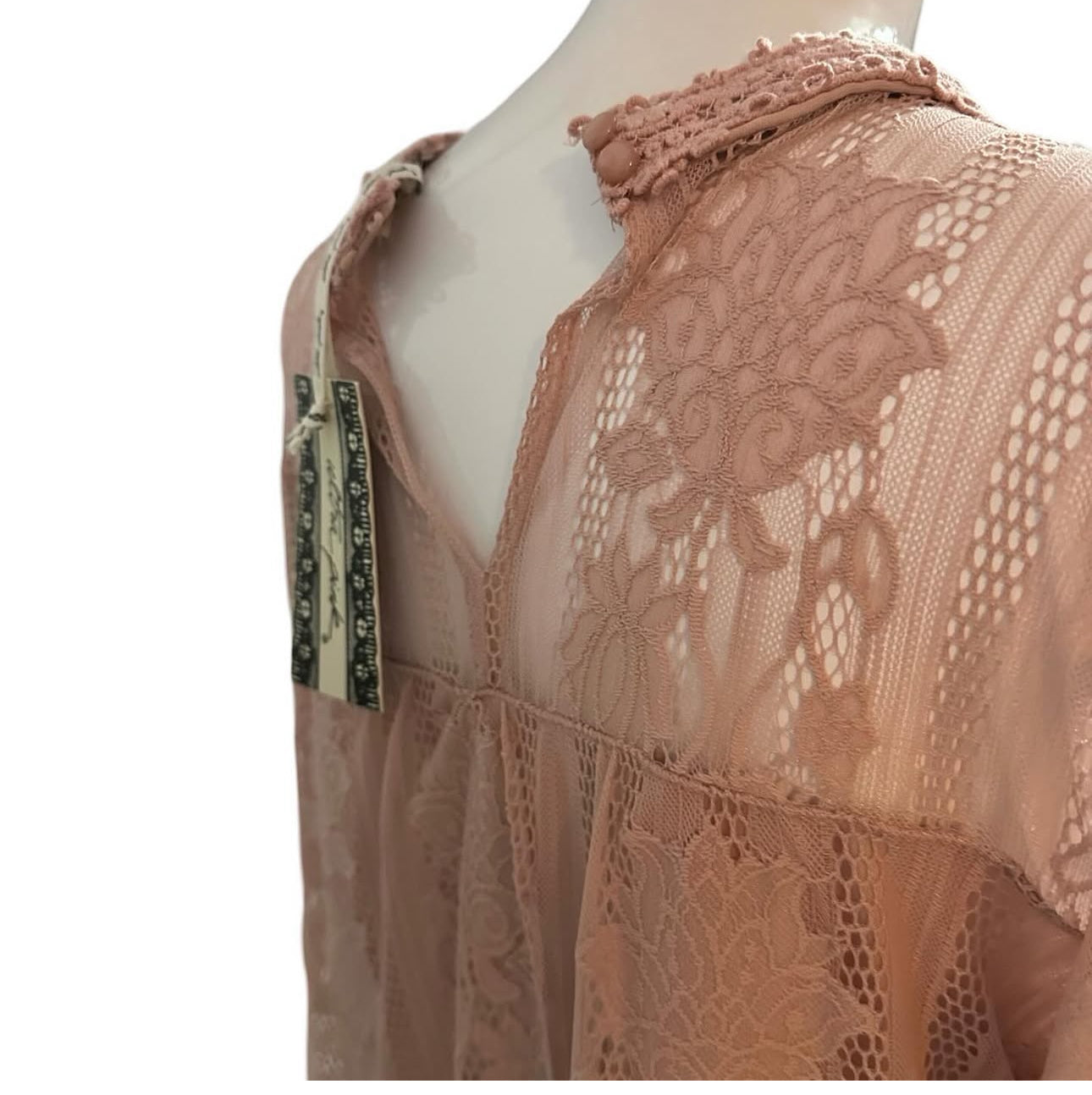 ULTRA PINK LACE TOP MEDIUM