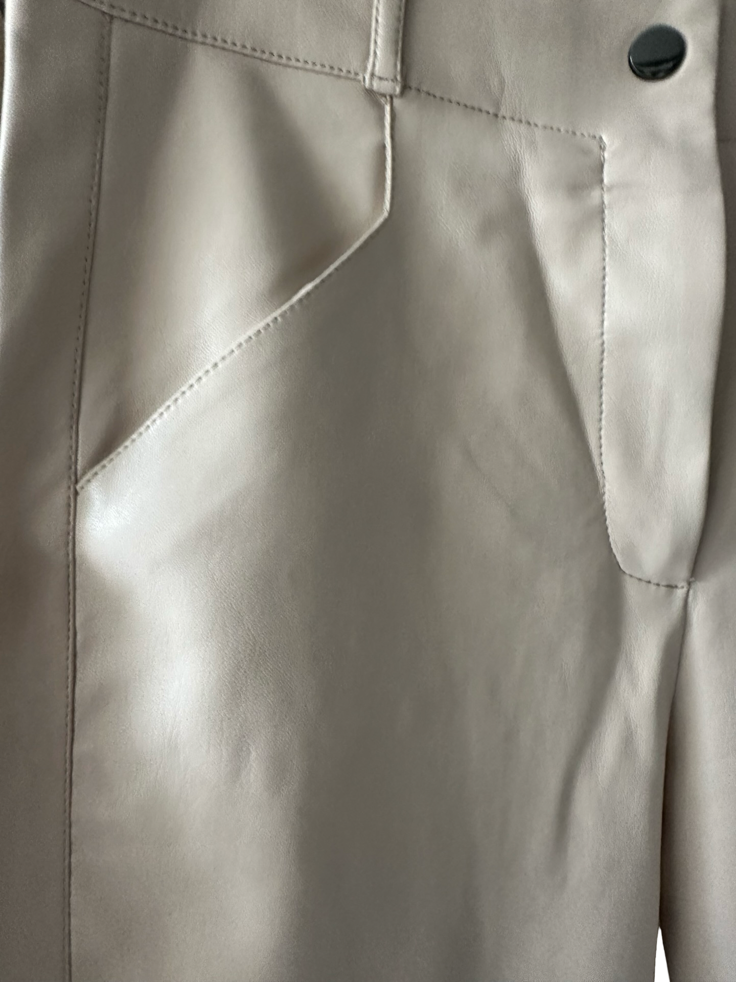 EsQualo Cream Faux Leather Pants – Size 6