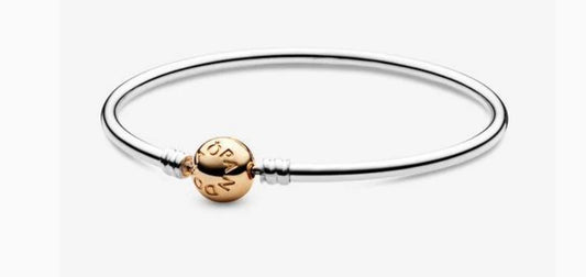 ✨ Pandora Sterling Silver Bracelet ✨
Classic Pandora